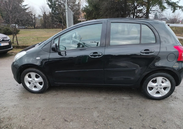 Toyota Yaris cena 17200 przebieg: 157877, rok produkcji 2006 z Kazimierz Dolny małe 631